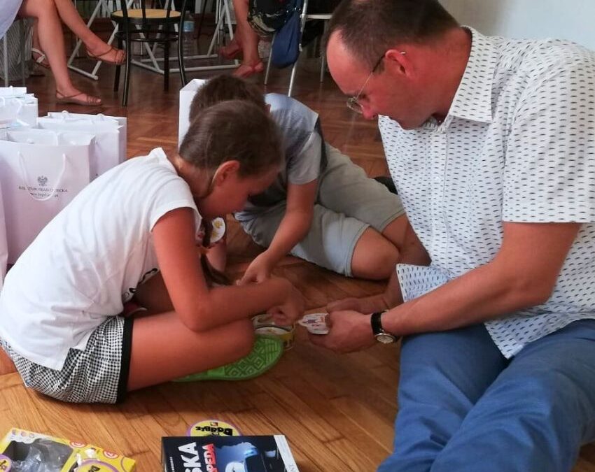 Rzecznik Praw Dziecka Mikołaj Pawlak spotkał się z dziećmi z Polskiej Świetlicy na Sardynii